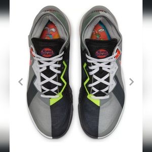 Nike LeBron 18 LOW "Bugs vs Marvin